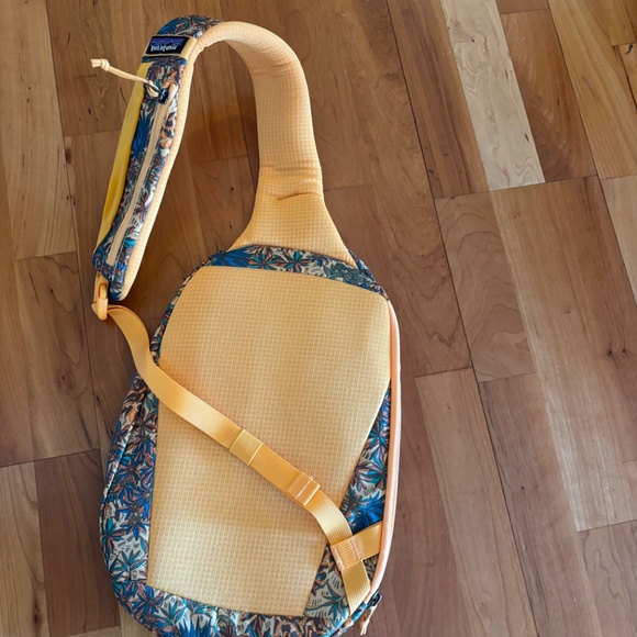 Patagonia Atom Sling Bag 8L in Saffron Yellow - Picture 8 of 11